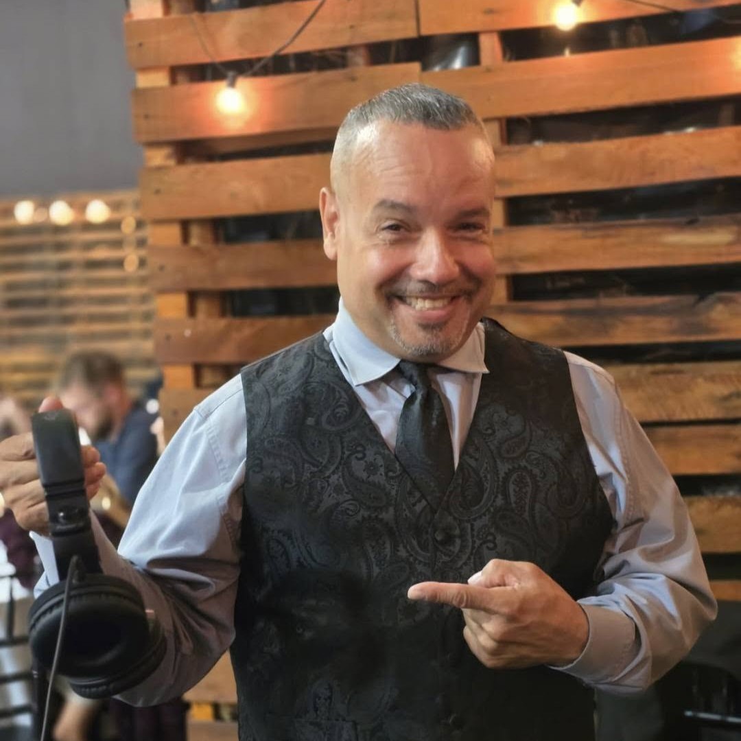 Hector, Wedding DJ